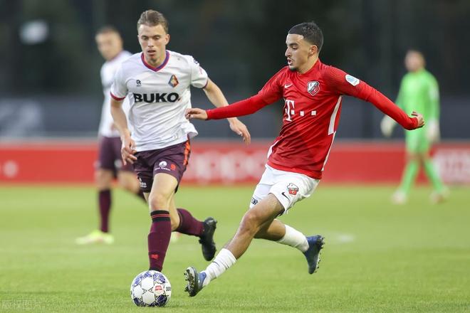 体育2023年12月08日《体育新闻》完整版