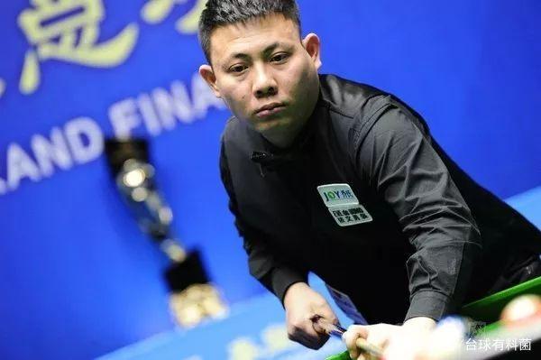 力克德约夺生涯首冠！19岁门希克取胜后趴在地上.