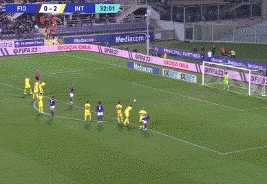 被球迷询问是否会考虑加盟阿森纳，库尼亚大笑回应